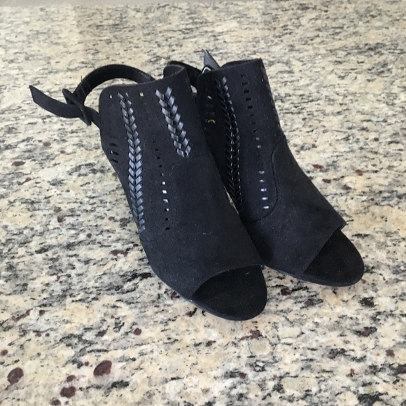 SOLD-Steve Madden black open toe booties S 10 NWOB - Picture 5 of 7